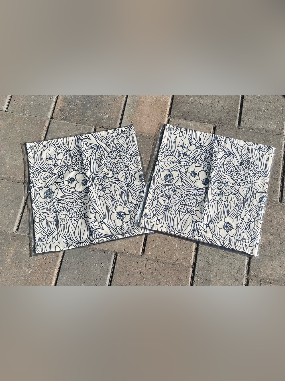 New Schoolhouse "Garden Party" Pillow Covers 18x18 Blue White – Set of 2 —NIP